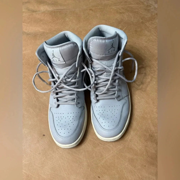 Jordan 1 Mid Wolf Gray Cool Men’s Size 10 Athletic Basketball Sneaker - Picture 4 of 11